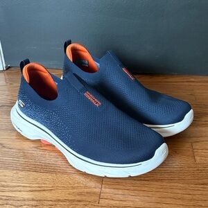 Skechers go walk men’s size 11 slip on sneakers